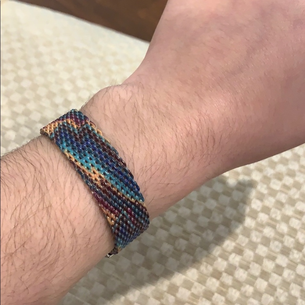 Aeropostale Beaded Bracelet – Multicolor Chevron Pattern